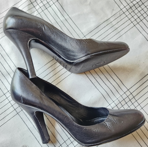 Prada Round Toe Heels - Picture 3 of 13